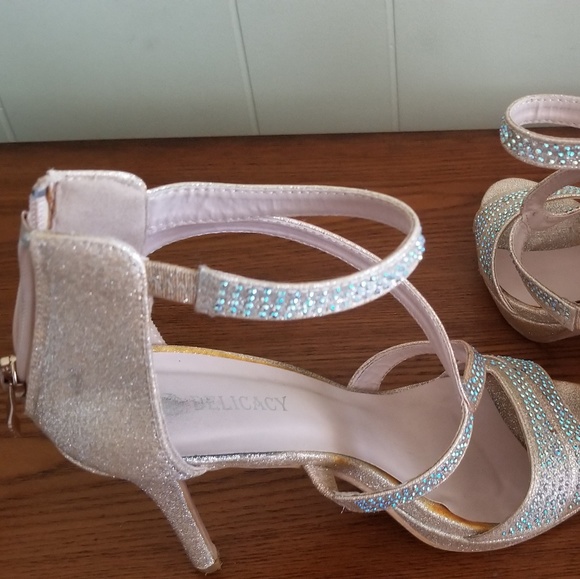 Heels - Picture 3 of 3